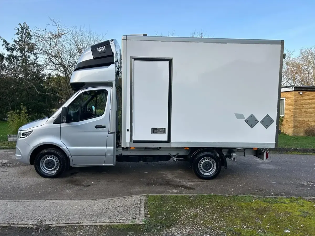 Used Mercedes Sprinter Progressive 170 HP (125 kW) 2022 Silver Van