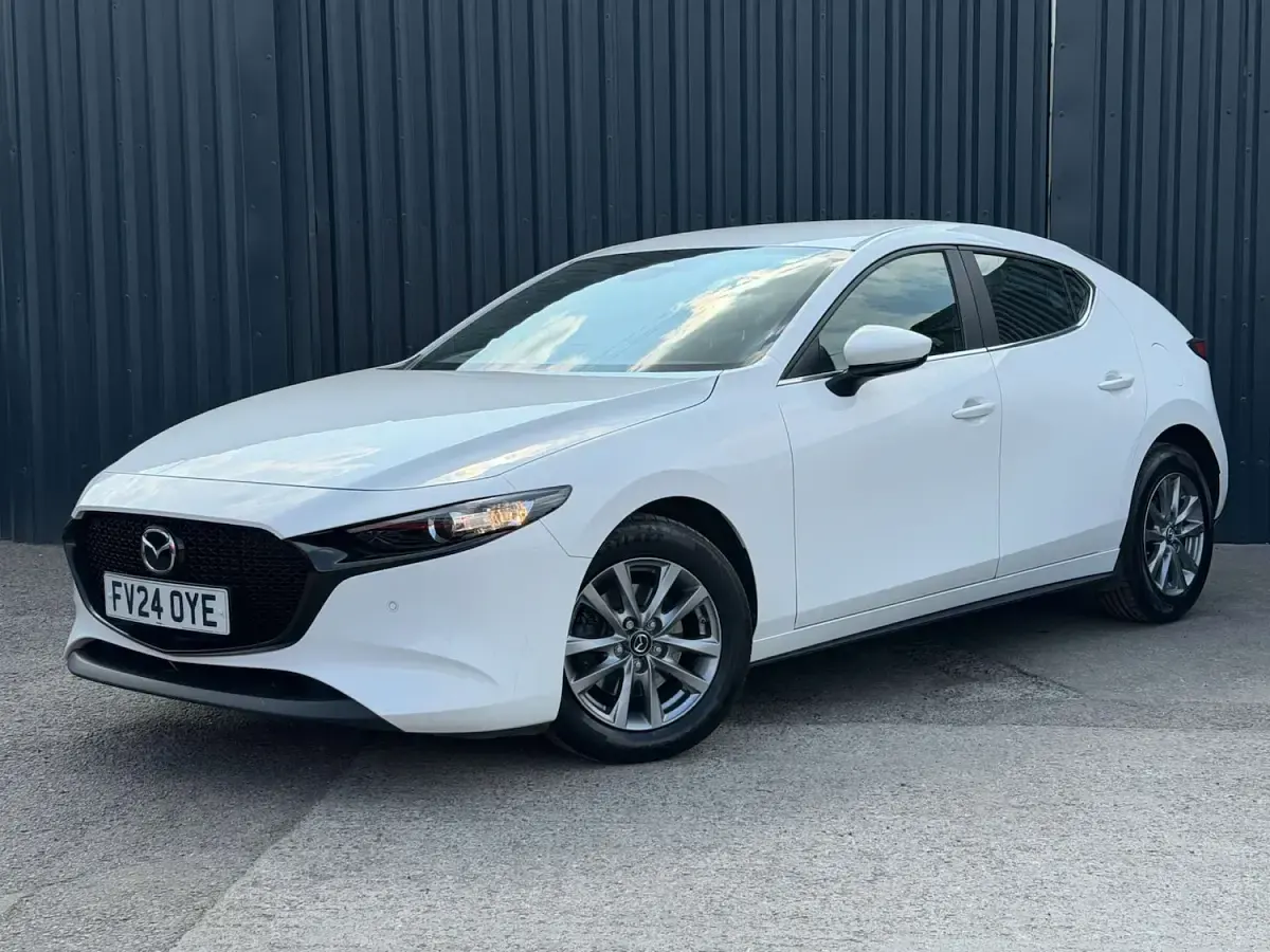 Used Mazda 3 Center-Line 122 HP (89 kW) 2024 White Hatchback