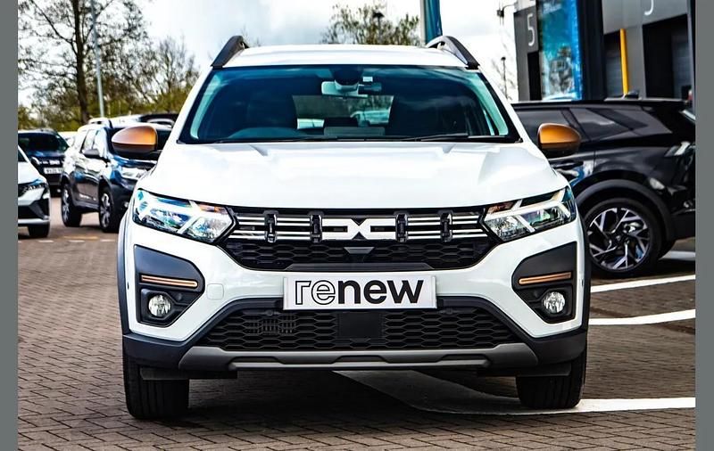Used Dacia Jogger Extreme 110 HP (80 kW) 2024 White MPV