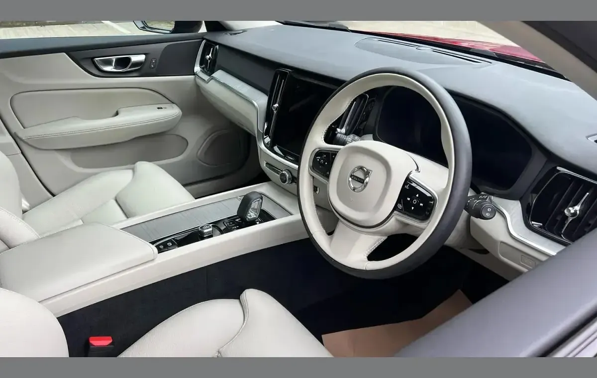 Used Volvo V60 Plus 194 HP (142 kW) 2024 Red Estate
