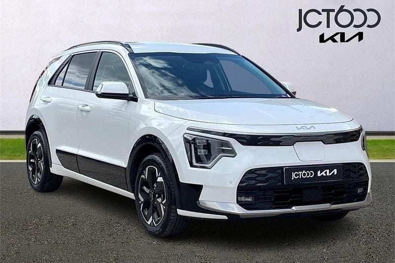 White Used 2024 Kia e-Niro 3 SUV | £25,000 (Expensive) - Image 1/4