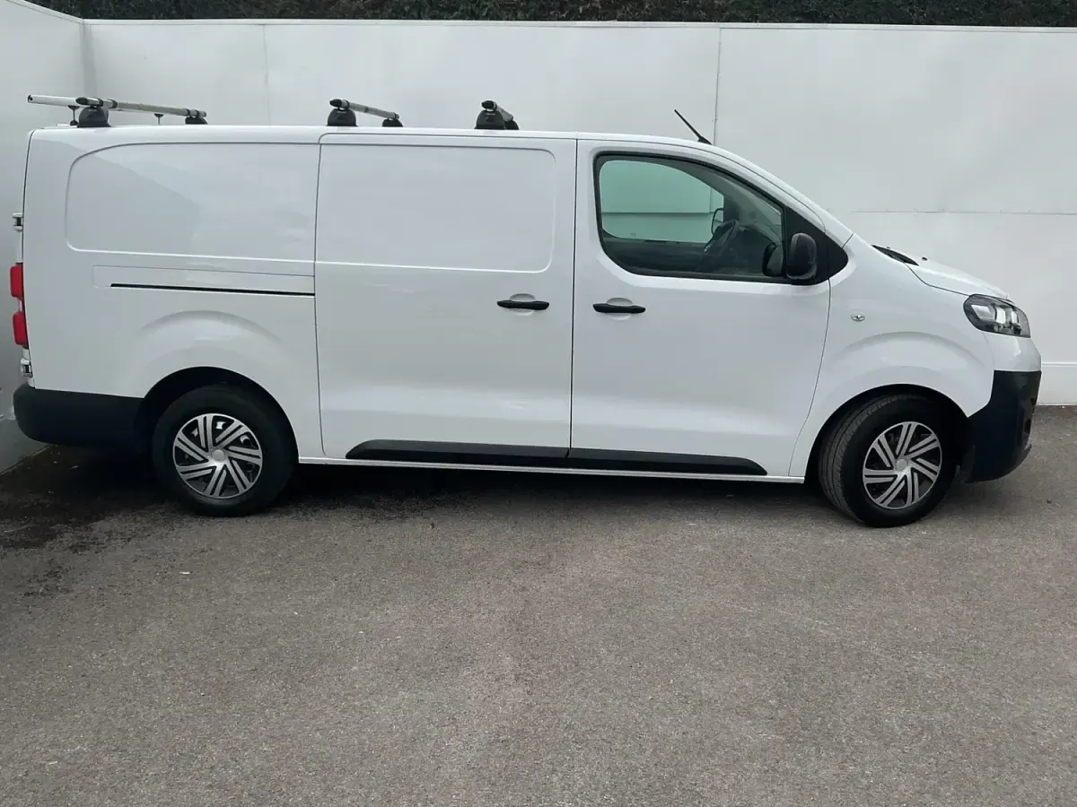 Gebraucht Vauxhall Vivaro 100 PS (73 kW) 2022 Weiß Van / Kleinbus