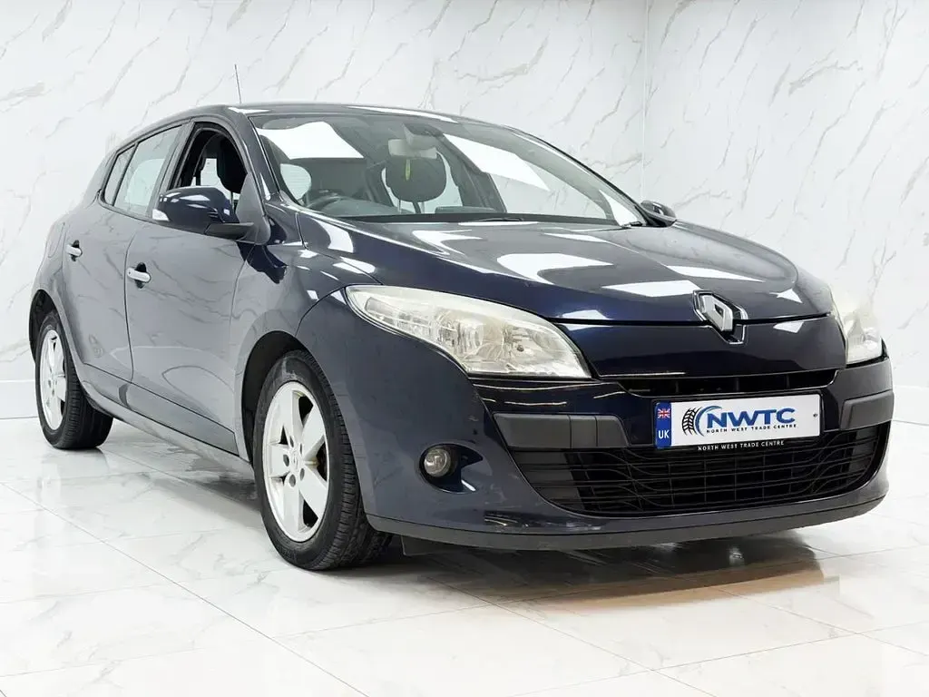 Used Renault Mégane III Dynamique 106 HP (77 kW) 2010 Blue Hatchback