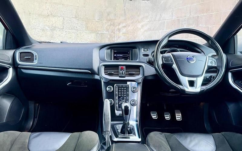 Used Volvo V40 R-Design 190 HP (139 kW) 2017 Hatchback