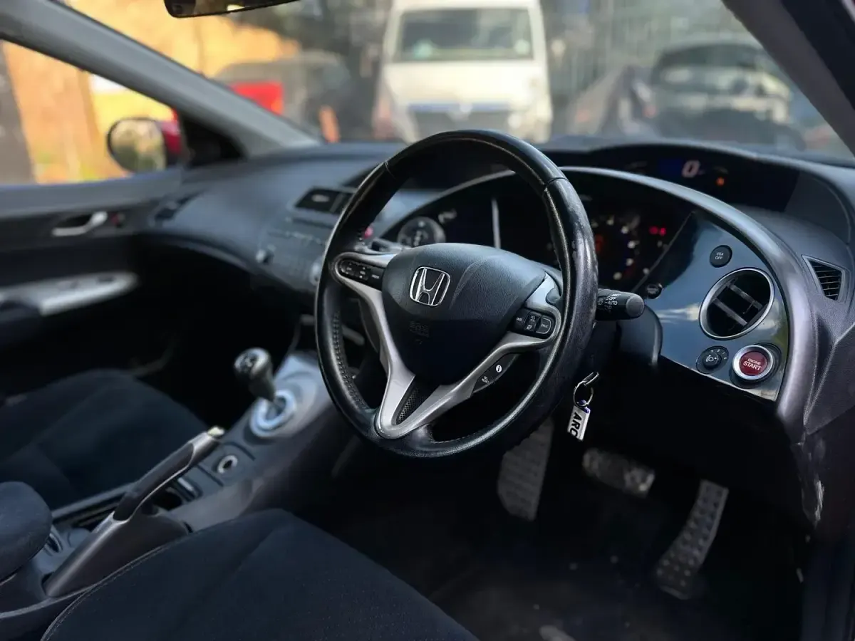 Used Honda Civic EX 140 HP (102 kW) 2007 Red Hatchback
