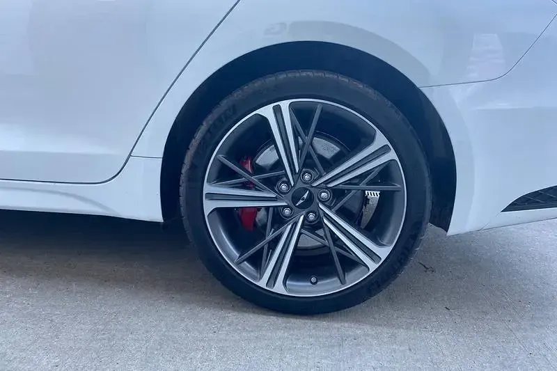 Used Genesis G70 Sport 245 HP (180 kW) 2024 White Sedan