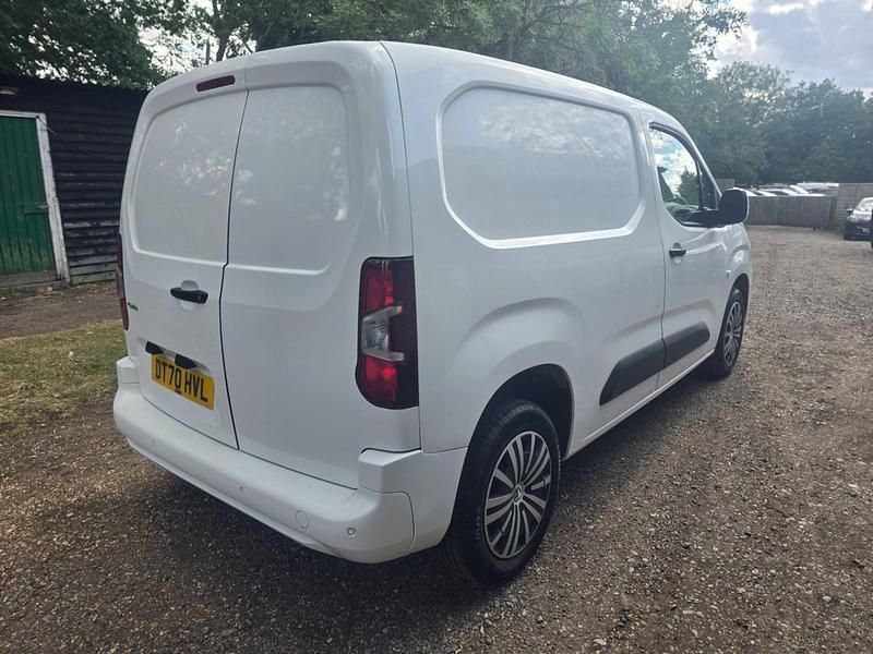 Used Vauxhall Combo Sportive 100 HP (73 kW) 2021 White Van