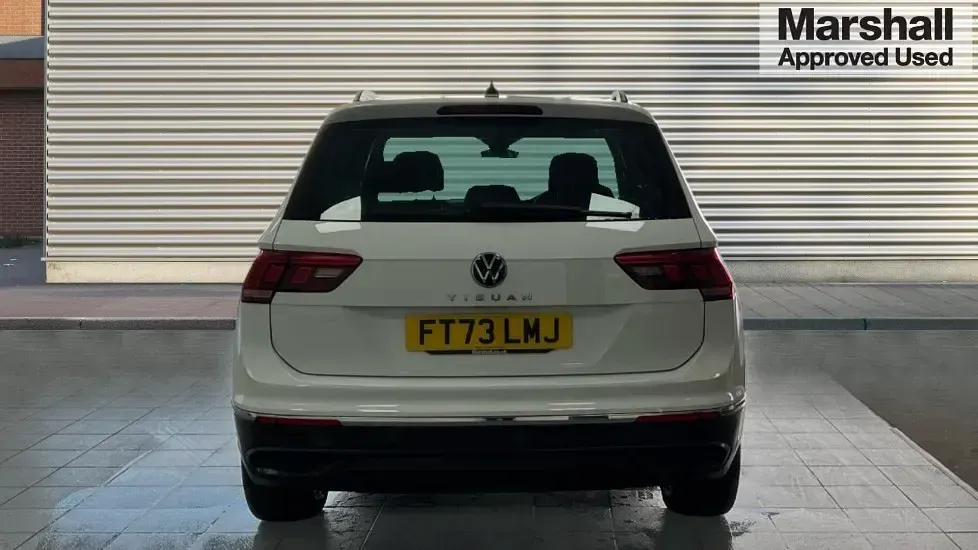 Usado VW Tiguan Life 150 CV (110 kW) 2023 Blanco SUV