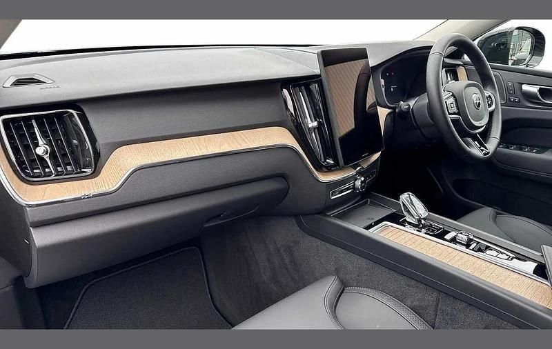 Used Volvo XC60 Plus 344 HP (253 kW) 2025 Black SUV