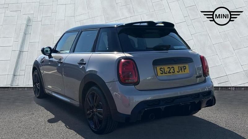 Usado Mini Cooper Hatch 134 HP (98 kW) 2023 Cinzento Citadino