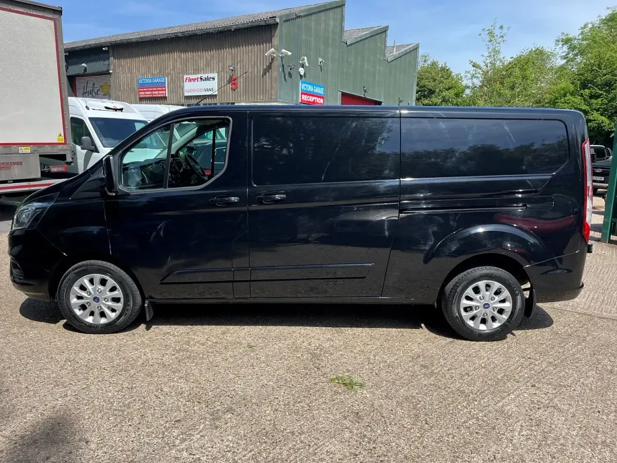Used Ford Transit Custom Limited 130 HP (95 kW) 2022 Black Van
