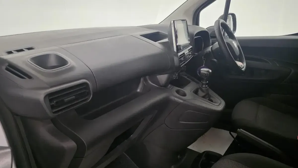Begagnad Fiat Doblò 2024 Vit Minibuss