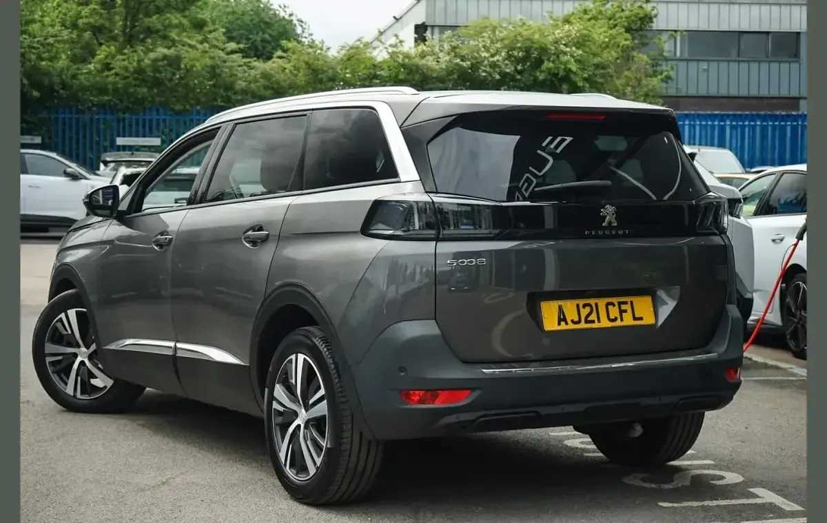 Used Peugeot 5008 Allure Premium 130 HP (95 kW) 2021 Grey SUV
