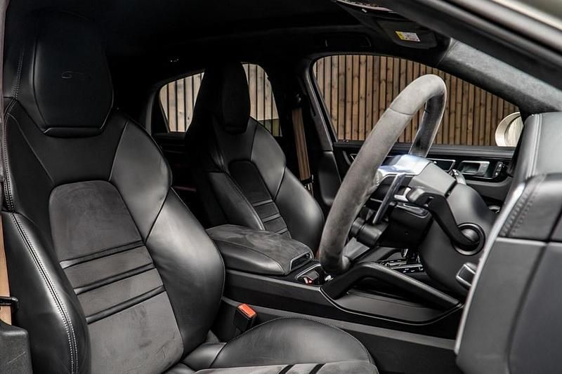 Used Porsche Cayenne 460 HP (338 kW) 2023 Beige SUV