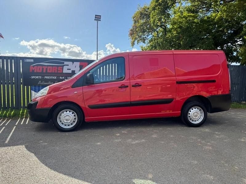 Used Peugeot Expert 90 HP (66 kW) 2014 Red Van