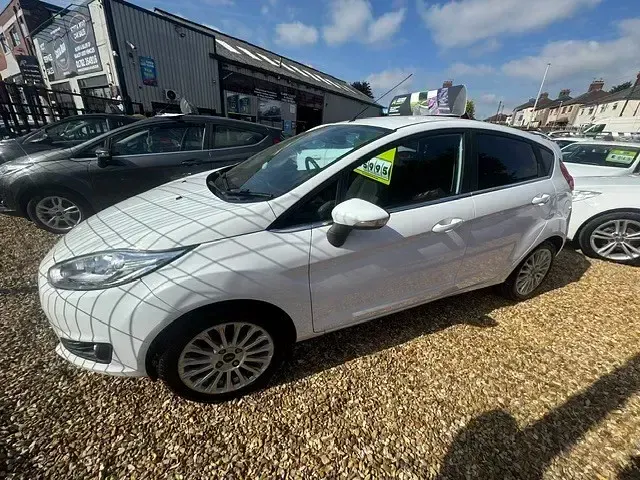 Used Ford Fiesta Zetec 2016 White Hatchback