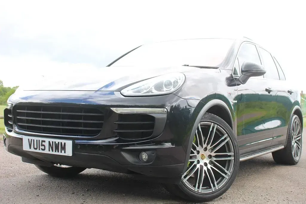 Used Porsche Cayenne 416 HP (305 kW) 2015 Black SUV
