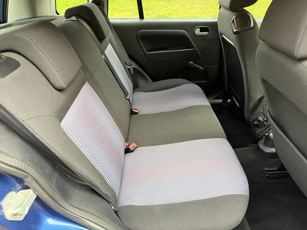 Używany Ford Fusion Style 80 KM (58 kW) 2010 Niebieski Hatchback
