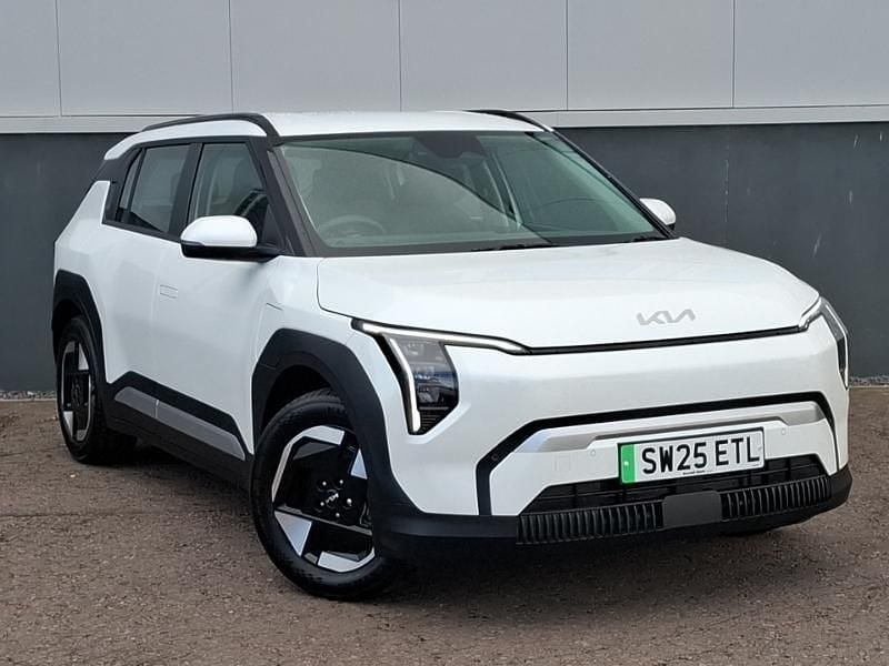 White Used 2025 Kia EV3 Air SUV | £30,998 (Super price) - Image 1/4