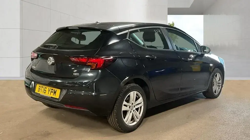 Used Vauxhall Astra S 110 HP (80 kW) 2016 Black Hatchback