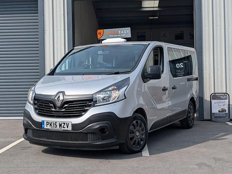 Usado Renault Trafic Business 2015 Prateado Monovolume