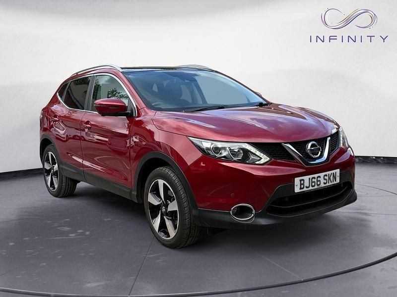 Red Used 2016 Nissan Qashqai N-Connecta SUV | £7,249 (Fair price) - Image 1/4