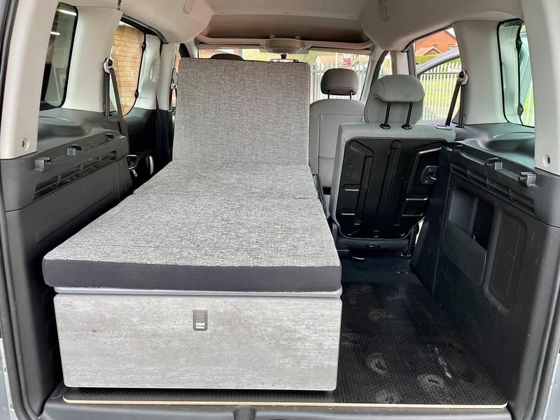 Used Citroën Berlingo Feel 99 HP (72 kW) 2016 Silver MPV