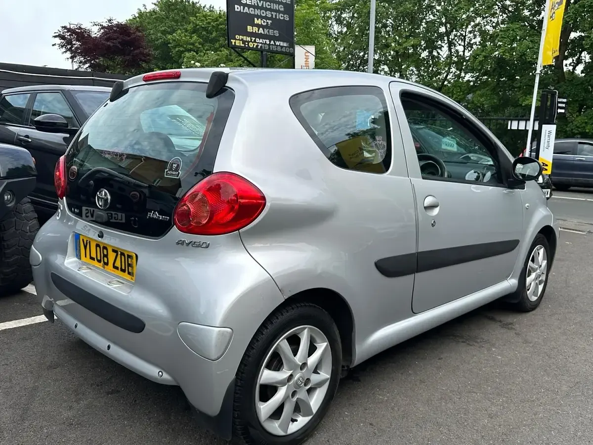 Used Toyota Aygo Platinum 67 HP (49 kW) 2008 Silver Hatchback