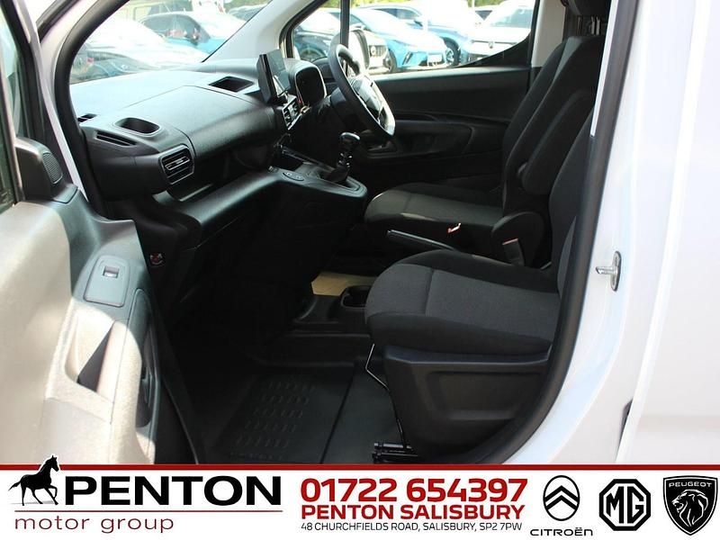 Used Citroën Berlingo 100 HP (73 kW) 2024 White MPV