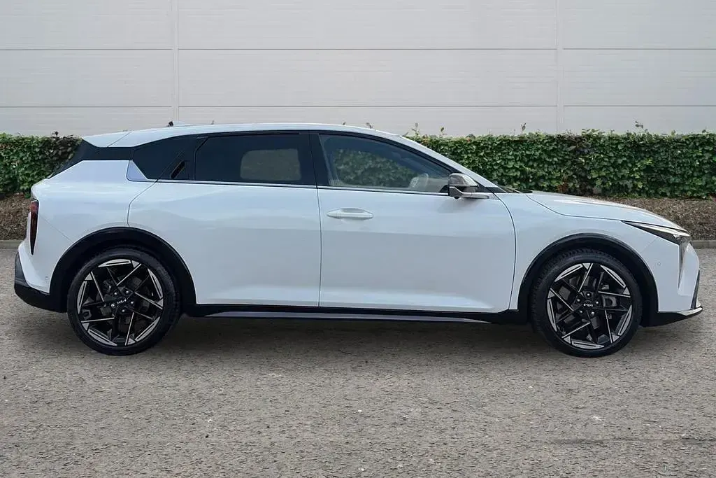 Used Kia K4 GT-Line S 2026 White Hatchback