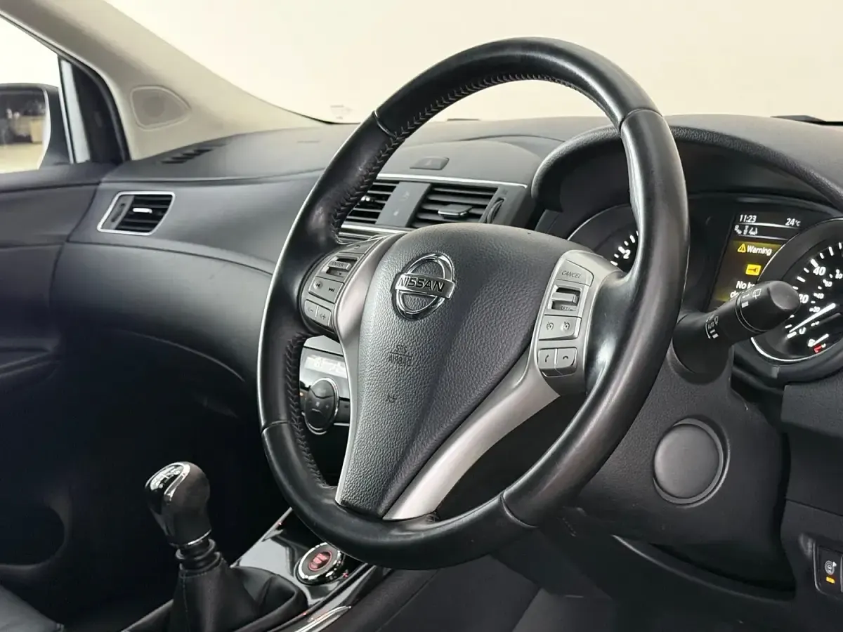 Used Nissan Pulsar Tekna 115 HP (84 kW) 2016 Silver Hatchback