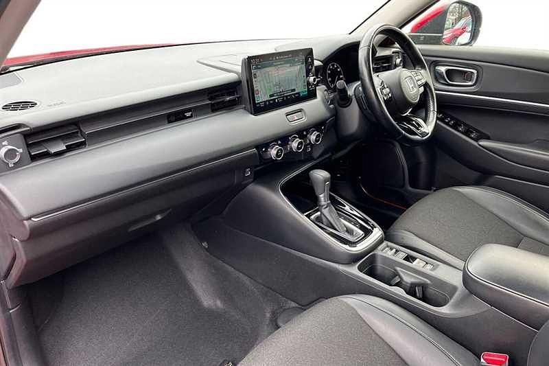 Used Honda HR-V Advance 131 HP (96 kW) 2023 Premium crystal red SUV