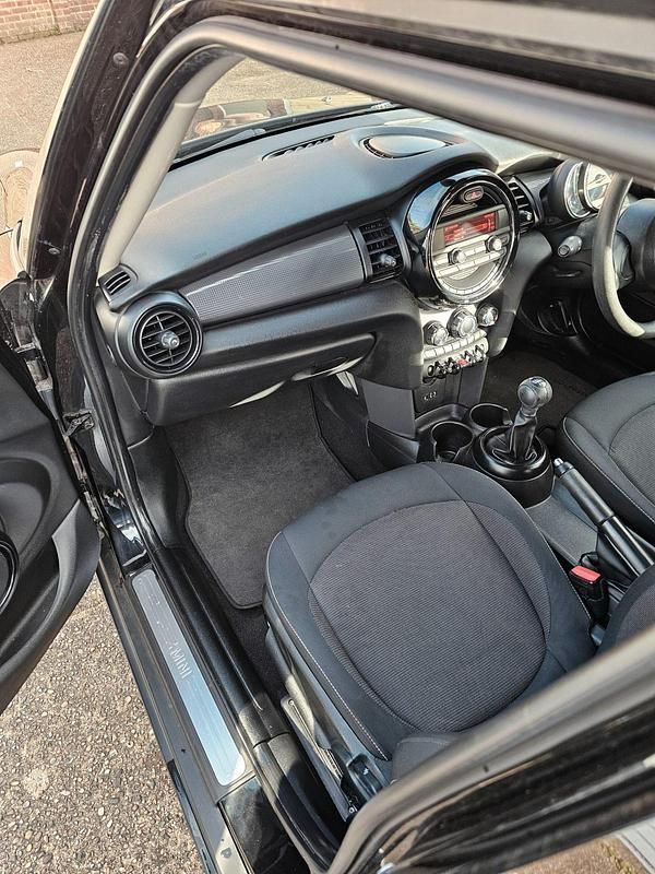 Begagnad Mini Cooper Hatch 136 HK (100 kW) 2018 Svart Halvkombi