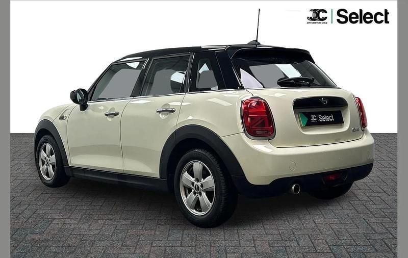 Used Mini Cooper Classic 134 HP (98 kW) 2020 White Hatchback