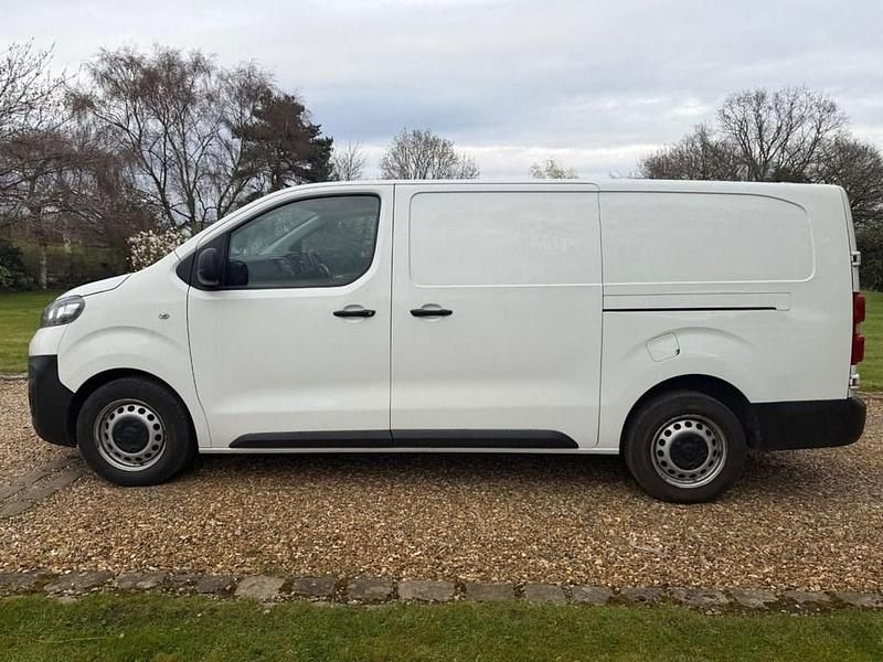 Used Vauxhall Vivaro Edition 120 HP (88 kW) 2019 White MPV