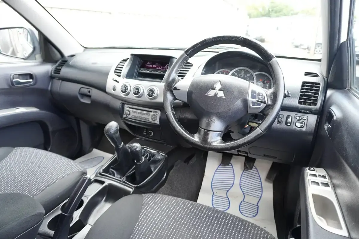 Used Mitsubishi L200 2015 White Pickup