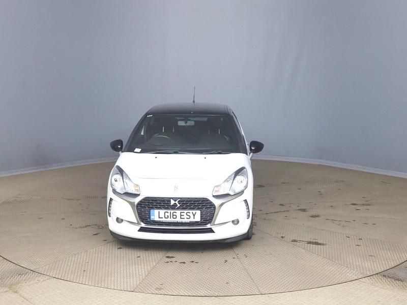 Used DS Automobiles DS3 Elegance 110 HP (80 kW) 2016 White Hatchback
