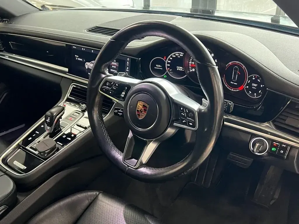 Used Porsche Panamera 330 HP (242 kW) 2017 Black Hatchback