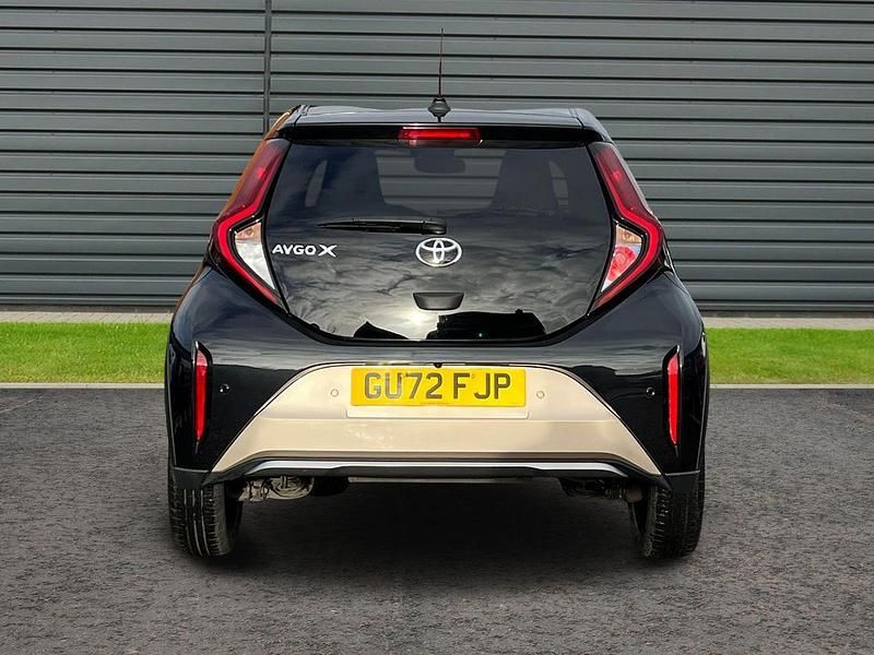 Used Toyota Aygo X 72 HP (52 kW) 2022 Beige SUV