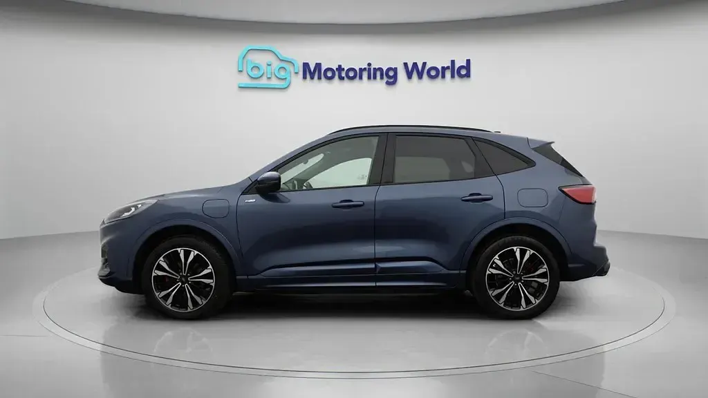 Second-hand Ford Kuga ST-Line X 225 CP (165 kW) 2022 Albastru SUV