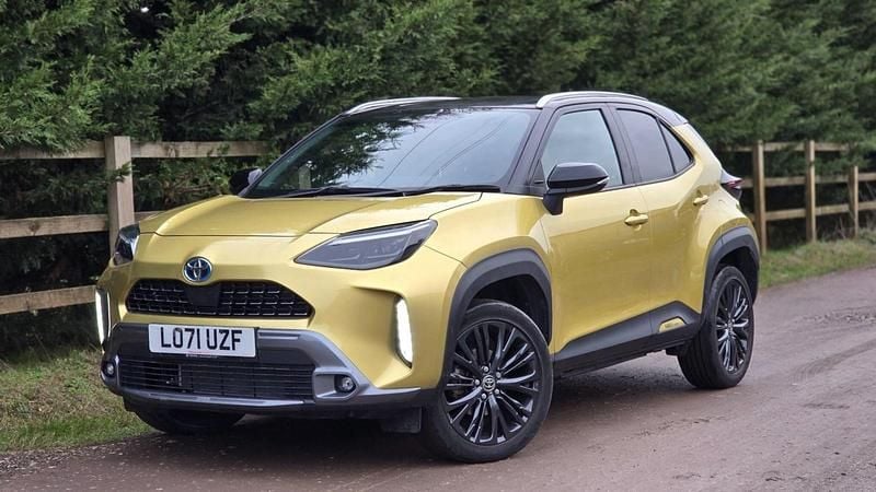 Second-hand Toyota Yaris Hybrid 2022 Galben Hatchback