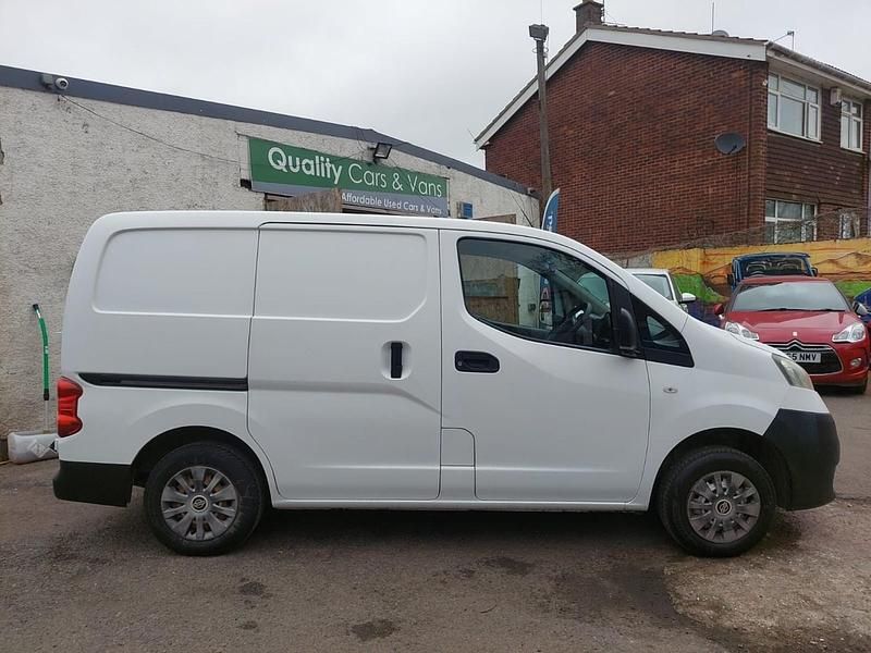 Used Nissan NV200 SE 2013 White MPV