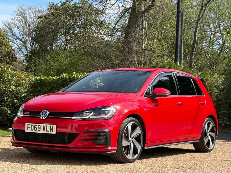 Begagnad VW Golf VII GTI 2020 Röd Halvkombi