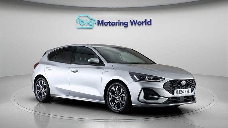 Used Ford Focus ST-Line 125 HP (91 kW) 2024 Silver Hatchback