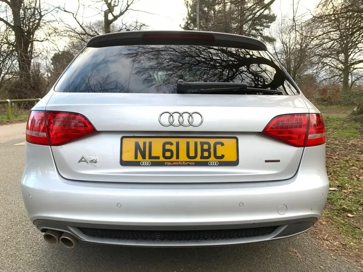 Begagnad Audi A4 Black Edition 170 HK (125 kW) 2011 Silver Kombi