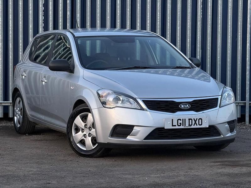 Used Kia Ceed 2011 Silver Hatchback