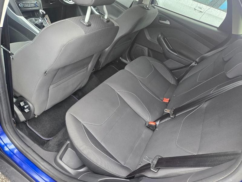 Used Ford Focus Zetec 120 HP (88 kW) 2017 Blue Estate