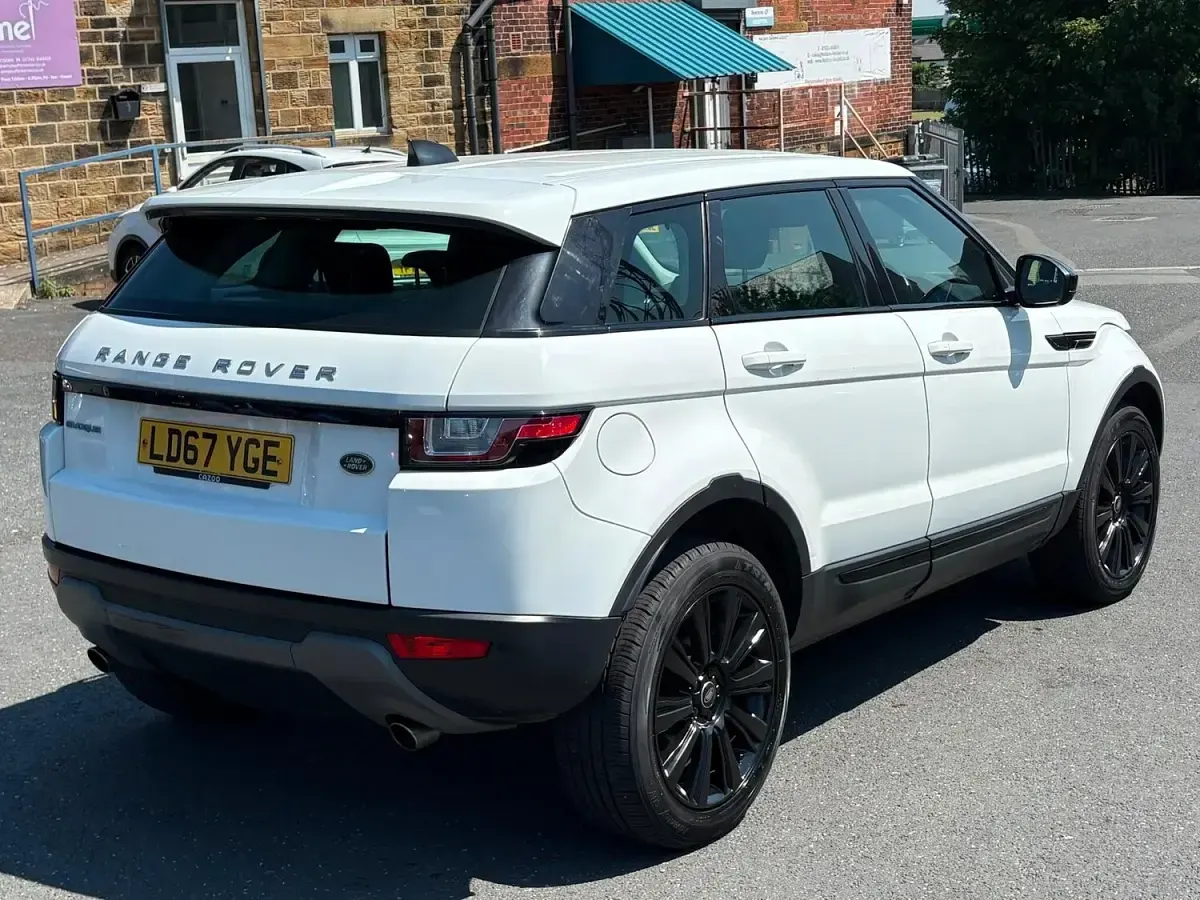 Used Land Rover Range Rover evoque SE 2017 White Estate