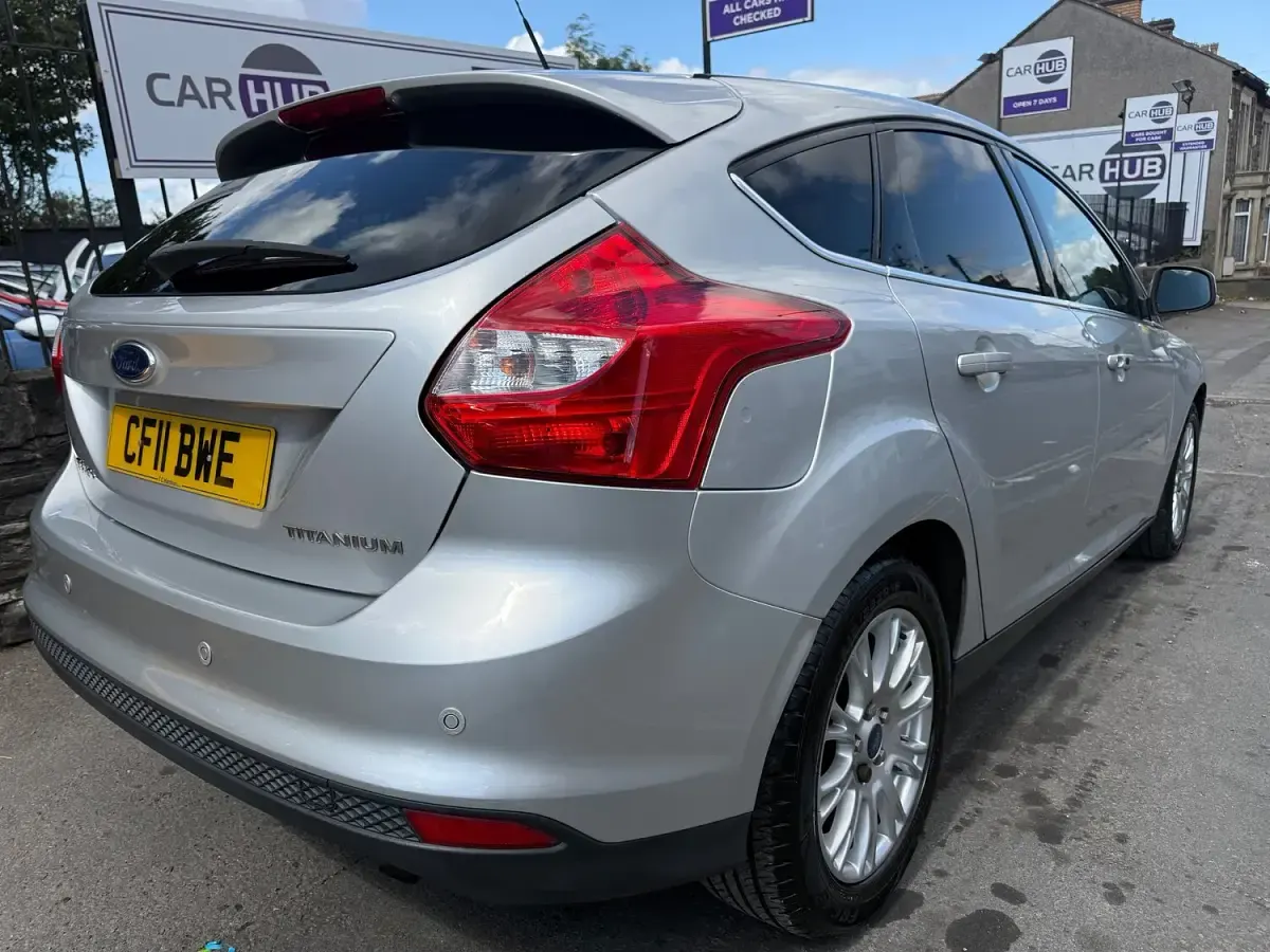 Used Ford Focus Titanium 125 HP (91 kW) 2011 Silver Hatchback