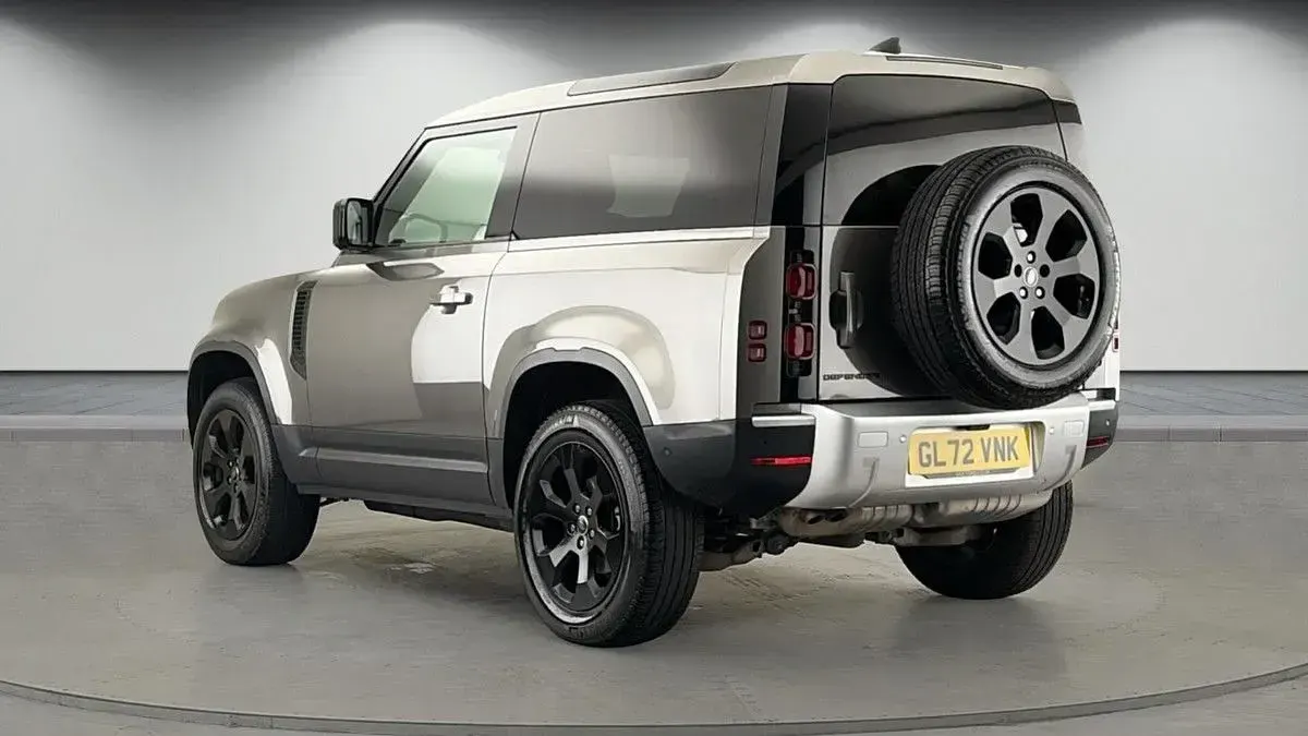 Used Land Rover Defender HSE 250 HP (183 kW) 2022 Silicon silver SUV